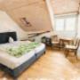 Übernachten mit Komfort & Stil
Willkommen im Hotelbereich des Gasthof Kreuz Egerkingen – wo Gastfreundschaft, Stil und Wohlgefühl aufeinandertreffen. Erleben Sie das Hotelzimmer Gasthof Kreuz Egerkingen – Übernachten mit Komfort & Stil in einer ein