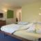 grosser Hotelzimmer