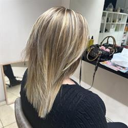 N. K. r. Nails And Hair