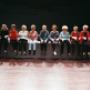 La rythmique Jaques-Dalcroze pour les seniors est davantage qu’une simple activité physique : elle stimule, entre autres, l’équilibre, la coordination, l’attention, la concentration, la mémorisation.