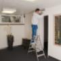 Installation einer Rettungszeichenleuchte durch Elektro Linder AG