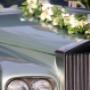 Décoration florale pour voiture de mariage Prilly Daphné Fleurs