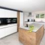 Hefti Ins AG, Küche modern Holz