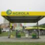 AGROLA Tankstelle in Wynigen; Freistehend mit zwei Tanksäulen und einem Zalterminal in der Mitte; im Hintergurnd eine selfwash Auto Waschanlage und ein LANDI Laden