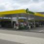 AGROLA Tankstelle in Zuzwil mit LAVEBA Shop. Grosse Überdachung mit mehreren Tanksäulen.