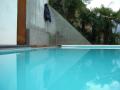 Einmaliges Infinity Schwimmbad mit verdeckter Überlaufrinne