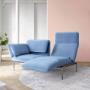 roro ist ein Meilenstein modernen, puristischen Designs seit 1998. Basis des Sofas roro medium classic sind um 90 Grad drehbare Sitze, die sich separat in Lounge- oder Liegeposition vorschwenken lassen, sowie stufenlos verstellbare Arm- und Rückenlehnen.