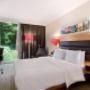 Queen Deluxe Guestroom