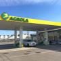 AGROLA Tankstelle in Beringen mit TopShop; grosse Überdachung; im Hintergrund Firma