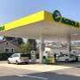 AGROLA Tankstelle in Orbe, station service à Orbe. Couverte. Überdacht. Deux pompes à carburants.