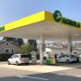 AGROLA Tankstelle in Orbe, station service à Orbe. Couverte. Überdacht. Deux pompes à carburants.
