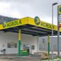 AGROLA Tankstelle in Moudon; station-service AGROLA à Moudon; station couvert - überdachte Tankstelle mit einer Tanksäule und Zahlterminal