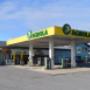 AGROLA Tankstelle in Ins mit TopShop und Landi; grosser Platz vor Tankstelle; überdacht