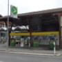 AGROLA Tankstelle in Thierachern - überdacht mit mehreren Tanksäulen und Zahlautomat - bei LANDI