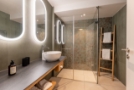 Badezimmer mit Dusche Hotel Belvedere Grindelwald