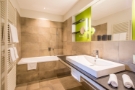 Badezimmer mit Badewanne Hotel Belvedere Grindelwald