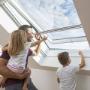Fenster, Balkon- oder Terrassentüren - für den Insektenschutz gibt es keine Grenzen. Unser Angebot umfasst eine Vielfalt an Insektenschutz-Rollos und -Schiebeelemente. Sowohl feststehende, schwenkbare oder auch Klapprahmen sind jederzeit möglich. Wir machen jeden Raum zur insektenfreien Zone, wirkungsvoll, elegant und umweltfreundlich. Insektenschutz gibt es auch für den Außenbereich, maßgefertigt für alle Lösungen.