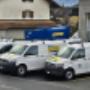 Firmenfahrzeuge der Siegenthaler GmbH im Einsatz für Maler- und Gipserarbeiten in Thun und Umgebung.