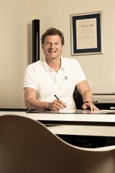Dr. med. Rouhi Robert