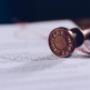 Übersetzungen von amtlichen Dokumenten, notarielle Beglaubigungen, Apostillen und Überbeglaubigungen gehören zu den wichtigsten Dienstleistungen von Interna Translations