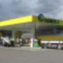 AGROLA Tankstelle in Neftenbach; überdacht mit TopShop; bei Tankstelle grosser AGROLA Lastwagen; bewölkter, grauer Himmel; grosser Vorplatz