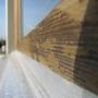 Bläuepilzbefall an einem Holzfenster
