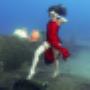 Bond Girl unter Wasser