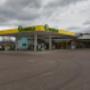 AGROLA Tankstelle in Rheinfelden - grosser Platz im Vordergrund; AGROLA Tankstelle mit selfwash Anlage links im Bild und hinter Tankstelle TopShop und Landi Gebäude