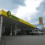 AGROLA Tankstelle in Tiefencastel, Albula, 7450; links Tankstelle mit TopShop; rechts geht Strasse hoch