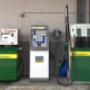AGROLA Tankstelle in Rüeggisberg, zwei Tanksäulen - 2-Taktsäule und bleifrei und Diesel - Zahlterminal
