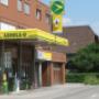 AGROLA Tankstelle in Dotzigen - an Hauswand bei Renault Garage mit zwei Tanksäulen