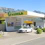 AGROLA Tankstelle in Sennwald mit LAVEBA Shop; Tankstelle ist rechts gelegen - Totem mit Preisschild-Anzeigen rechts mit LAVEBA Shop