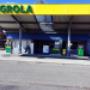 Frontalansicht der AGROLA Tankstelle in Gipf Oberfrick. Überdacht.