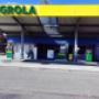 Frontalansicht der AGROLA Tankstelle in Gipf Oberfrick. Überdacht.