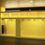 Garderobe
Die Garderobe ist in einem Foyer eingebaut. Um die Brandlast zu reduzieren wurde die ganze Anlage nicht brennbar ausgeführt. Alle Teile inkl. Türen für Musikanlageschrank in nbb Möbelbauplatten. Lackiert.
Ausgeführt durch: Krieger Schreinerei, 6045 Meggen