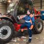 E. Müller AG Mitarbeiter vor Baumaschine