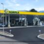 AGROLA Tankstelle in Saint-Maurice mit TopShop; station-service AGROLA à Saint-Maurice; Einfahrt im Vordergrund; mehrere Tanksäulen; station couverte