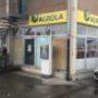 Station-service AGROLA à Avenches, place de la gare avec un terminal pour le paiement
AGROLA Tankstelle in Avenches, eine Tanksäule