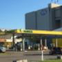 AGROLA Tankstelle in Herzogenbuchsee dahinter liegt eine UFA Fabrik). AGROLA Tankstelle mit TopShop Laden