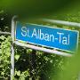 Strassenschild St. Alban-Tal