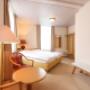 Einladende Hotelzimmer für Ruhe nach einem Tag Golf oder Ski