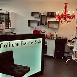 Coiffure Fashion Style Mangolini