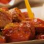 Sowohl unsere beiden Würste (ohne Darm, mit Darm) Schwein sowie die Currywurst Rind werden in einem Betrieb in Berlin hergestellt und 
von Berlin nach Basel geliefert.

Wir verzichten ausdrücklich auf billig produzierte Industriewürste.