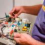 Intervention rapide 7/7 et remplacement de la platine électronique de votre installation de chauffage. Configuration et codage puis mise en service puis réglage des températures selon le confort.