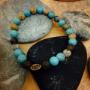 Bracelet en pierre naturelle de conception artisanale. Matériaux locaux. Casquettes et accessoires de mode pour hommes et femmes à Genève