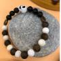 Bracelet en pierre naturelle de conception artisanale. Matériaux locaux. Casquettes et accessoires de mode pour hommes et femmes à Genève