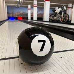 STRIKERS - Bowling Bar