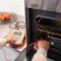 Die Sicherheit der installierten Küchengeräte steht an erster Stelle. Unsere Service-Profis prüfen die installierten Geräte nach SNR 462638 / EN 62638, inkl. Protokollierung der Messergebnisse.