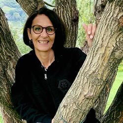 Kosmetikstudio Silvia Hug, Selbständig