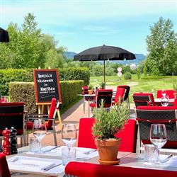 Nineteen Restaurant & Club